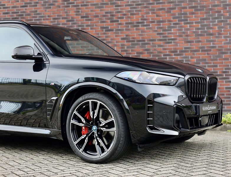 BMW X5 (2025) 50e xDrive M SPORT Individual - fotka 17 z 53