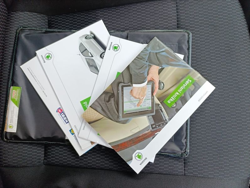 Škoda Rapid 1,2 TSi Aut.klima Navigace - fotka 38 z 38