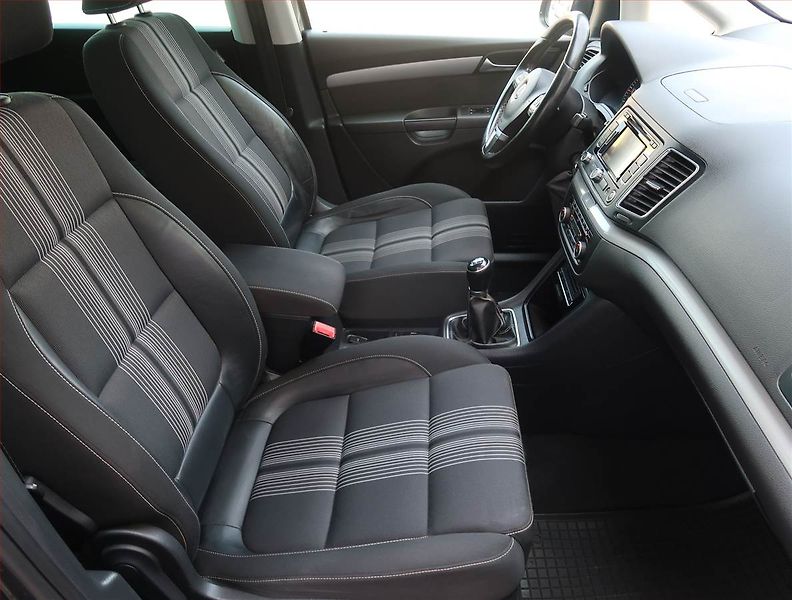 Volkswagen Sharan (2012) 2.0 TDI, Xenony, Tempomat - fotka 9 z 28