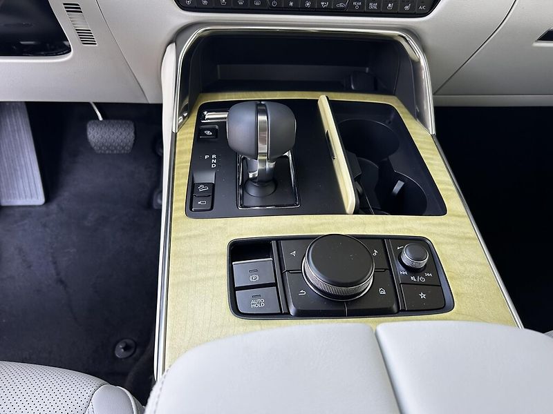 Mazda CX-80 (2026) 2.5L e-SKYACTIV PHEV - fotka 10 z 40