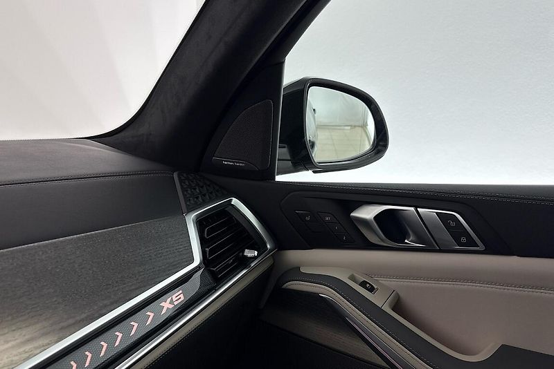 BMW X5 xDrive30d - fotka 21 z 28