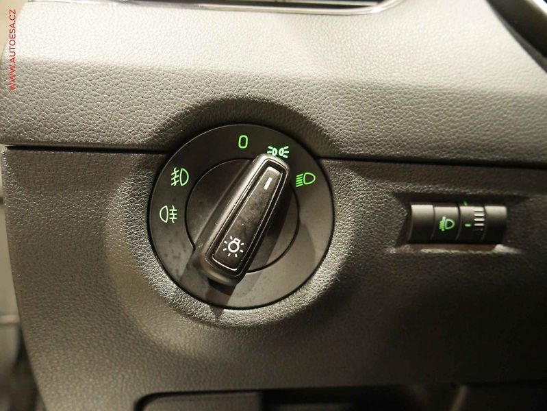 Škoda Octavia (2016) 1.6 TDI, 2.maj,ČR, AC - fotka 12 z 17