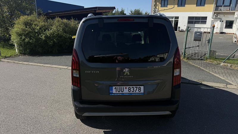 Peugeot Rifter (2021) 1.2i 96KW AUTOMAT 7 MÍST 80 KM - fotka 8 z 25