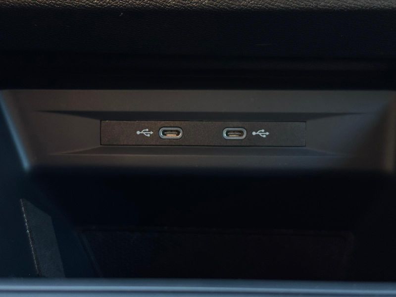 Seat Leon 2.0TDi FR DSG 150k 1.MAJIT. ČR - fotka 21 z 23