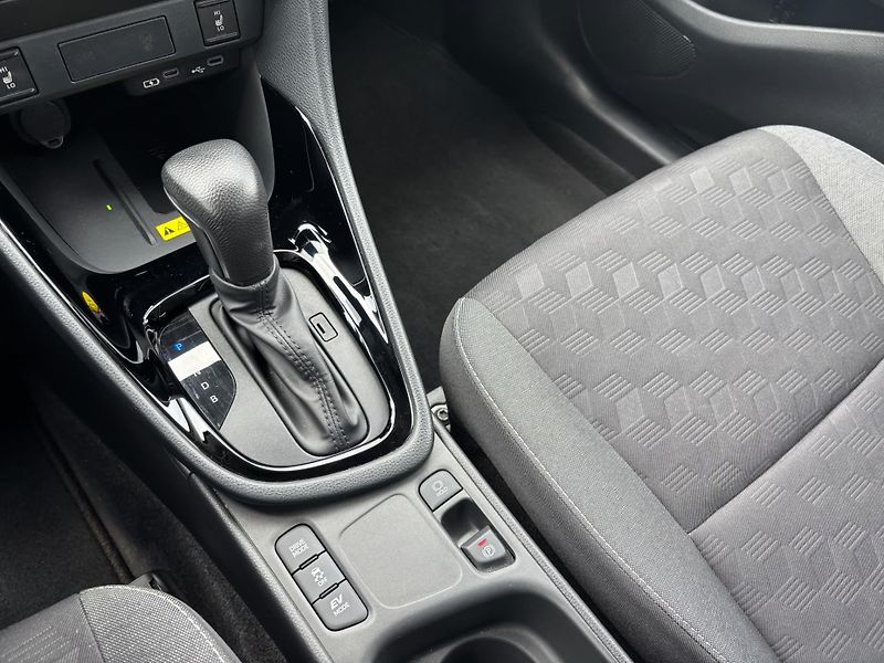 Toyota Yaris 1.5 HSD e-CVT Style - fotka 21 z 27