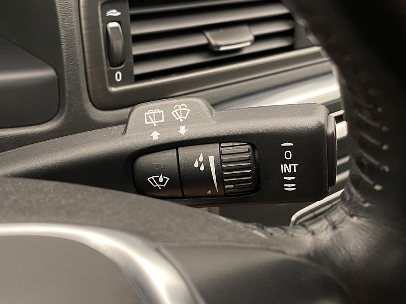 Volvo XC70 D3 AWD SUMMUM AUT - fotka 22 z 45