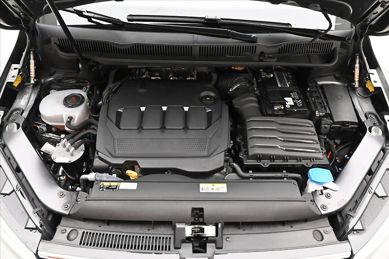 Volkswagen Touran 2,0 TDI 110kW DSG LED TAŽNÉ Zá - fotka 9 z 32