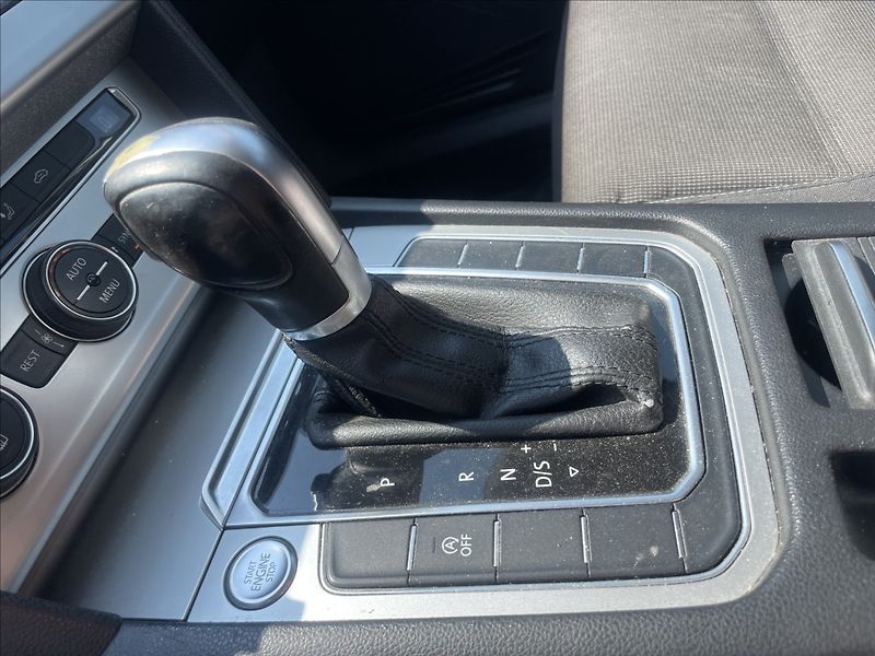Volkswagen Passat 2,0 TDi 110kw Radar DSG GPS Hi - fotka 21 z 43
