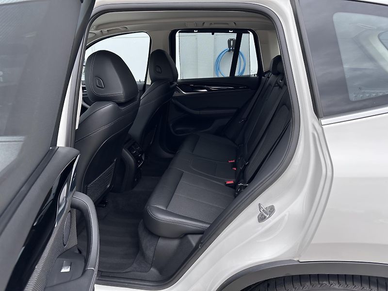 BMW X3 xDrive30d Model X-Line - fotka 8 z 27