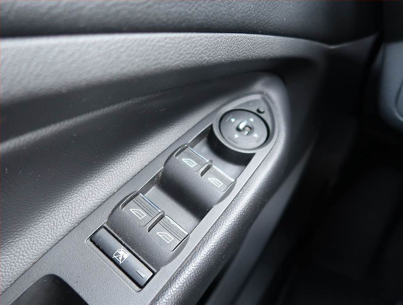 Ford Kuga (2014) 2.0 TDCi, Serv.kniha, Tempomat - fotka 17 z 18