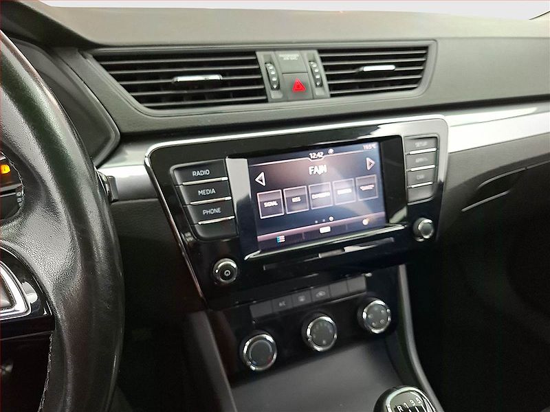Škoda Superb (2019) 2.0 TDI, Park. senzory - fotka 12 z 15