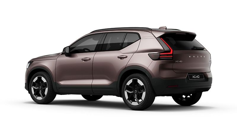 Volvo XC40 PLUS B4, PANORAMA, MATRIX LED - fotka 3 z 7