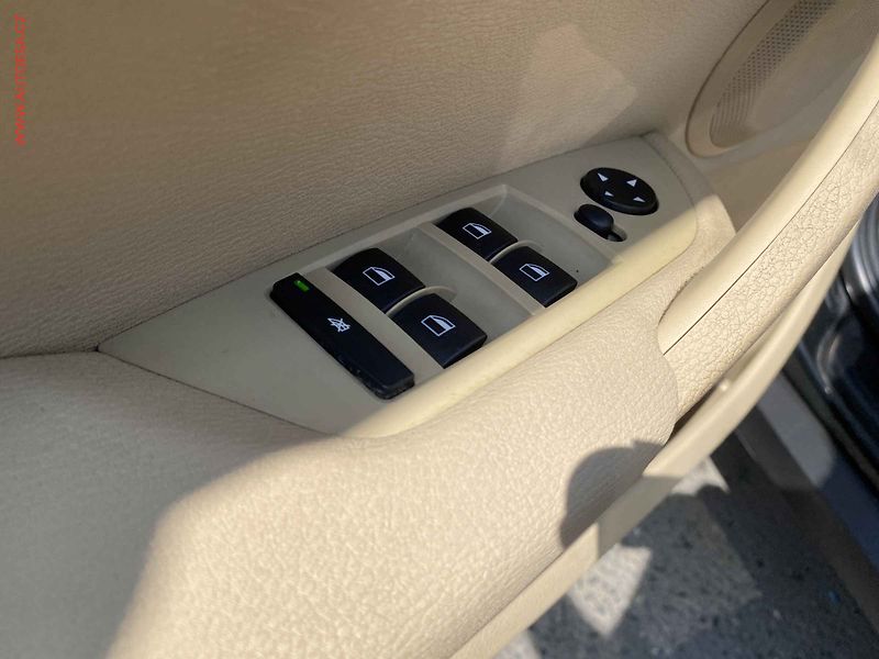 BMW X1 (2021) 2.0i sDrive18i, AC, výhřev - fotka 13 z 16