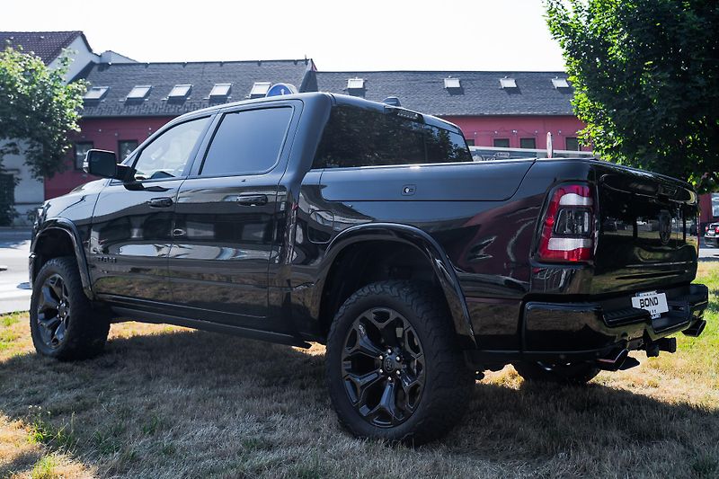 Dodge RAM (2023) 1500 5.7 HEMI V8 LIMITED/NIGHT - fotka 4 z 24