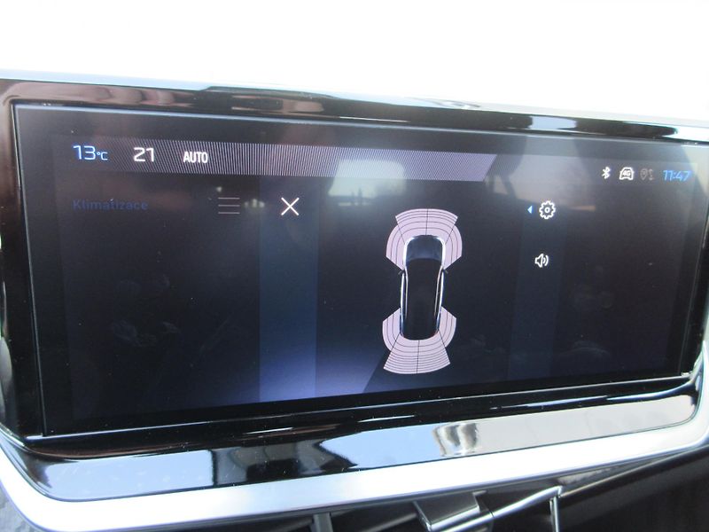 Peugeot 2008 ALLURE Hybrid 145 e-DCS6 - fotka 35 z 37