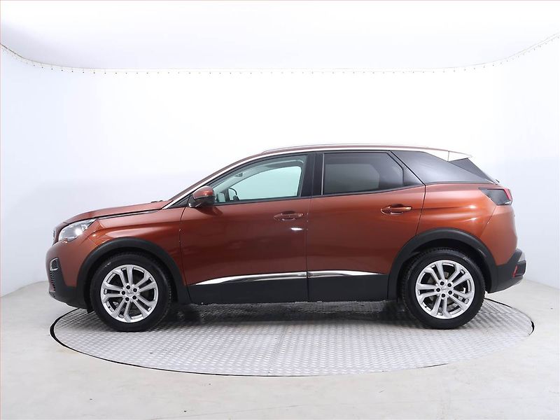 Peugeot 3008 (2019) Allure 1.5 BlueHDi, ČR,1.maj - fotka 3 z 20