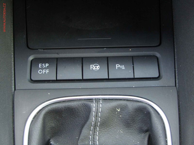 Volkswagen Golf (2010) 1.2TSi, tempo, park.asist - fotka 13 z 17