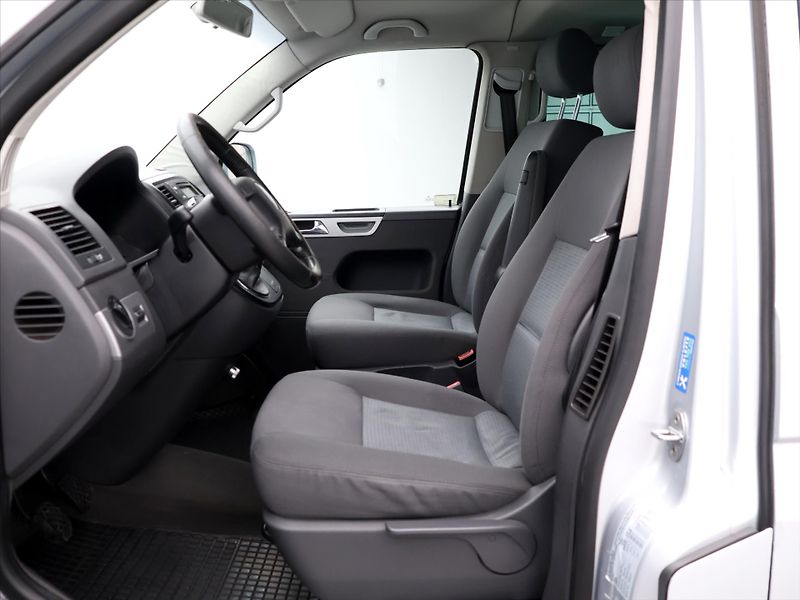 Volkswagen Multivan 2,5 TDI 96kW Comfortline - fotka 11 z 29