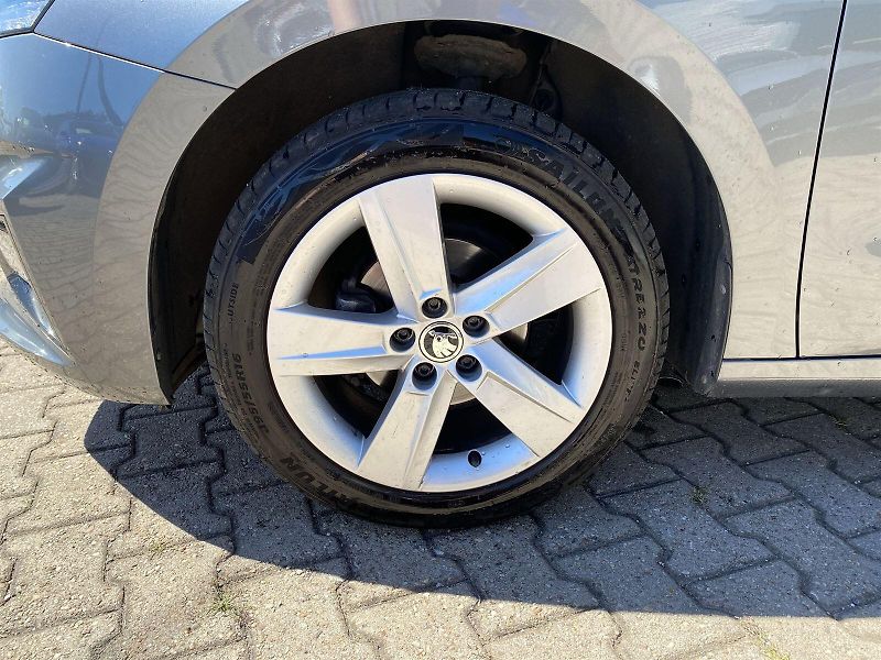Škoda Fabia (2021) 1.0 TSI Ambition Plus - fotka 22 z 27