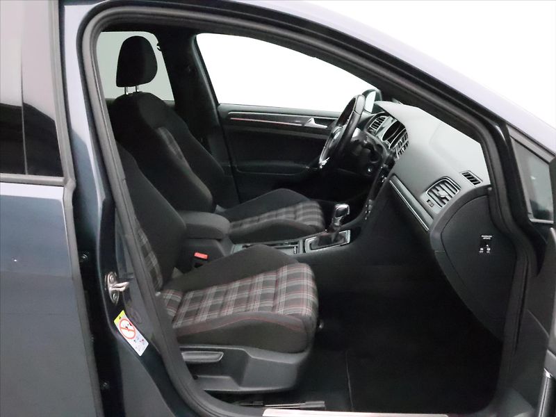 Volkswagen Golf 2,0 TSI GTI 169kW DSG Matrix - fotka 11 z 28
