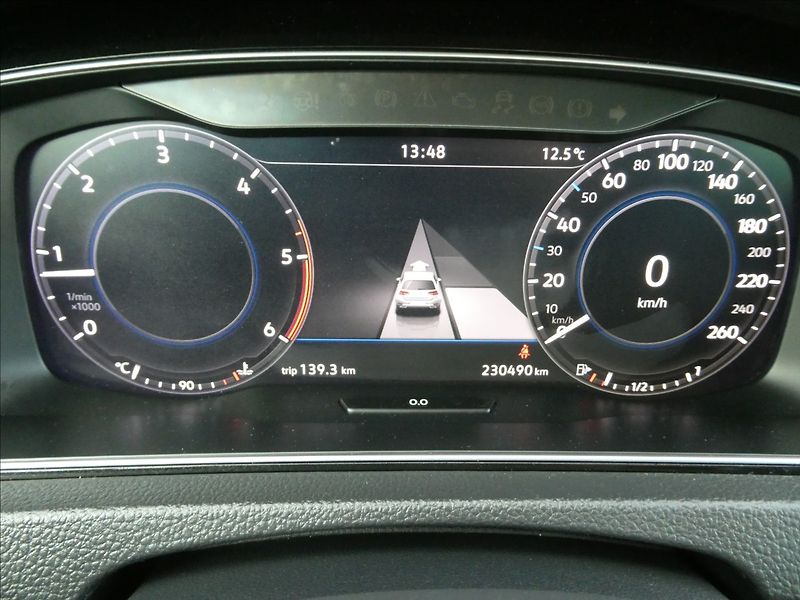 Volkswagen Golf 1,6 TDi 85kW IQ.Drive,1.maj,TZ - fotka 33 z 47