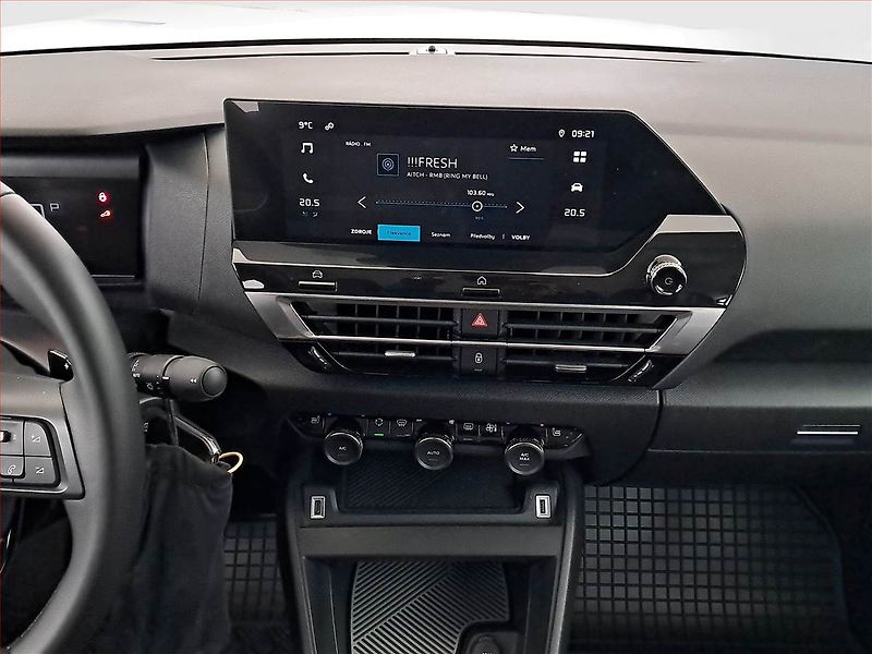 Citroën C4 X (2023) Feel Pack 1.2 PureTech - fotka 12 z 19