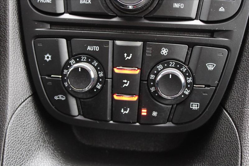 Opel Meriva 1,4 i  ČR,1.MAJITEL,COSMO - fotka 15 z 31