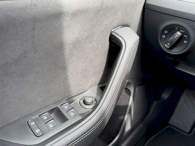 Škoda Superb (2024) Combi 2.0TSI 140kW DSG SportLi - fotka 11 z 35