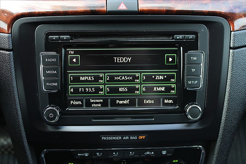 Škoda Superb 2,0 TDI  ČR,AUTOMAT,ELEGANCE - fotka 11 z 29