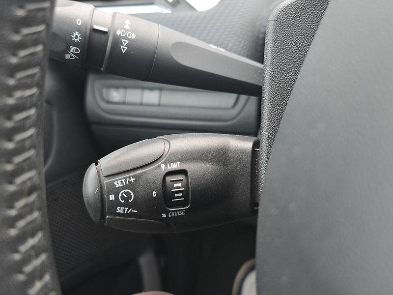 Peugeot 2008 (2018) 1.2i 61kW, Aut. klima, ČR, Taž - fotka 12 z 24