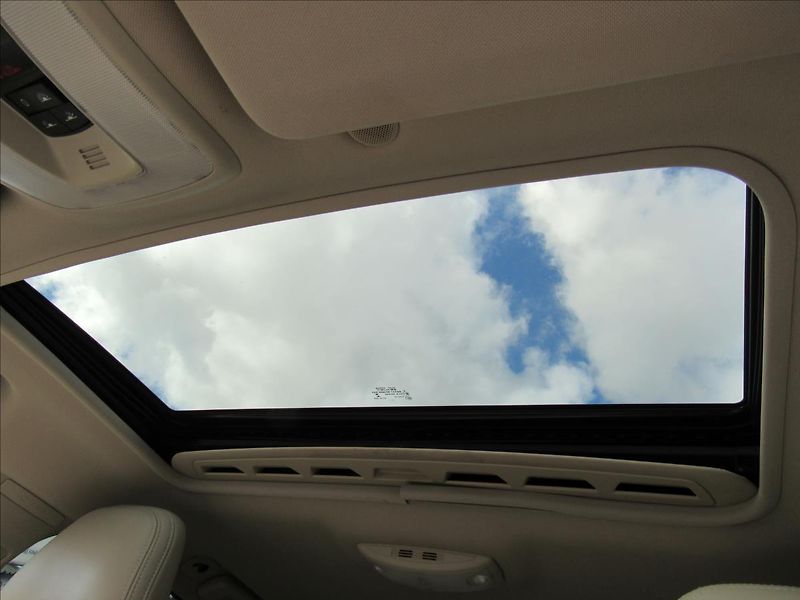Volvo V60 2,4 D6 AWD Plug-in Hybrid - fotka 31 z 41