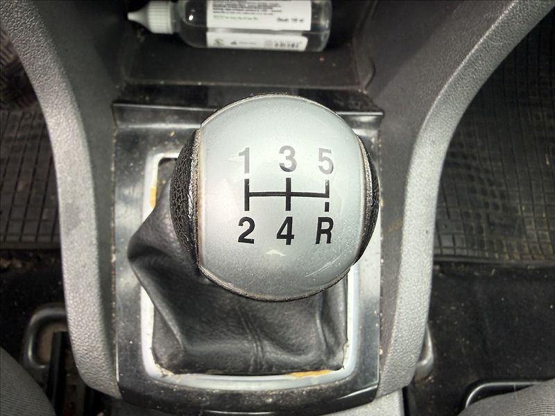 Ford Focus 1,6 i 16V 74kw Klima Tažné 2sa - fotka 14 z 20