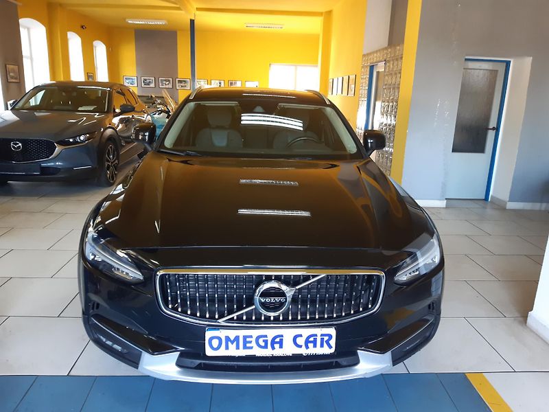 Volvo V90 2,0 d CROSSCOUNTRY 4x4 - fotka 2 z 22