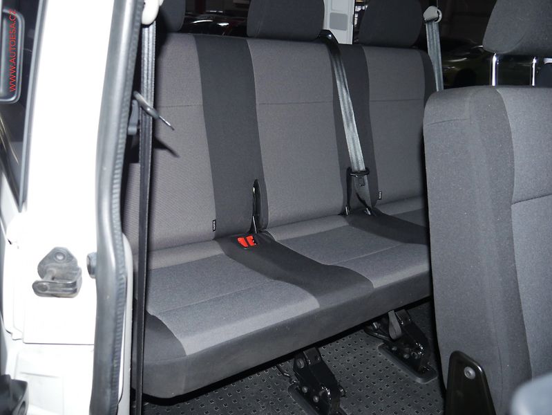 Volkswagen Transporter (2018) 2.0TDi L2 9míst, 1.maj,ČR - fotka 12 z 19