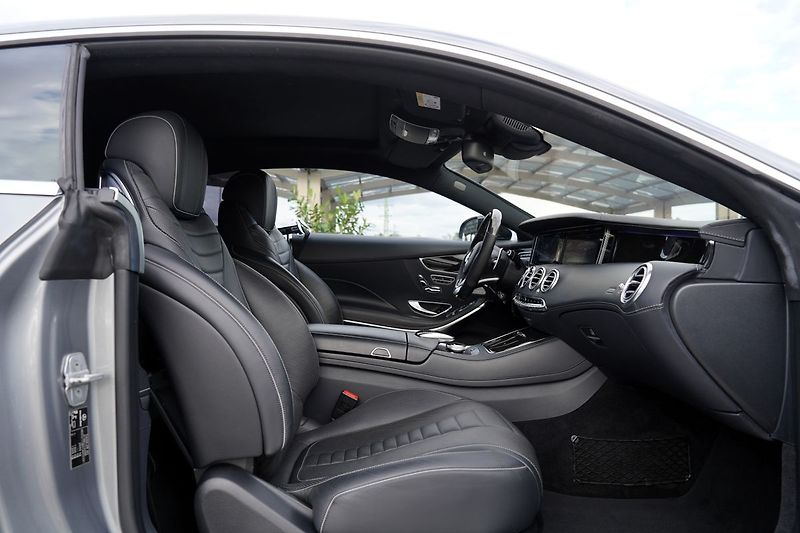Mercedes-Benz Třídy S S 500 4Matic Coupe AMG - fotka 30 z 48