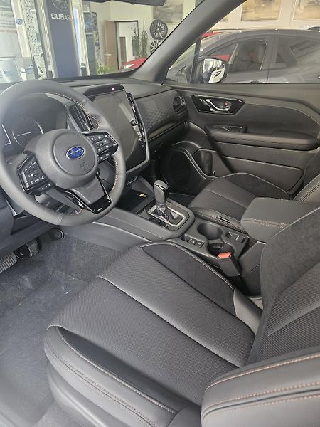 Subaru Forester (2026) Touring -87.000 Kč - fotka 6 z 16