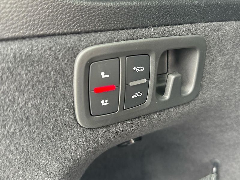 Audi Q7 50 TDI quattro S Line - fotka 23 z 23