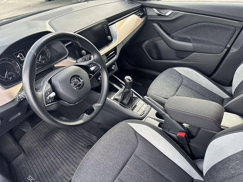 Škoda Scala (2023) 1.5 TSI Style - fotka 6 z 30