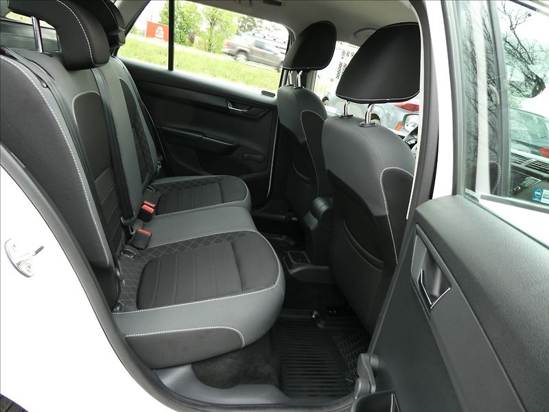 Škoda Fabia 1,0 TSi 81kW 2xkola,DPH,servis - fotka 28 z 43
