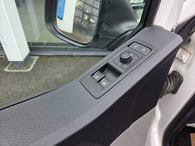 Volkswagen Transporter (2018) 2.0 TDI 9 míst - fotka 7 z 24