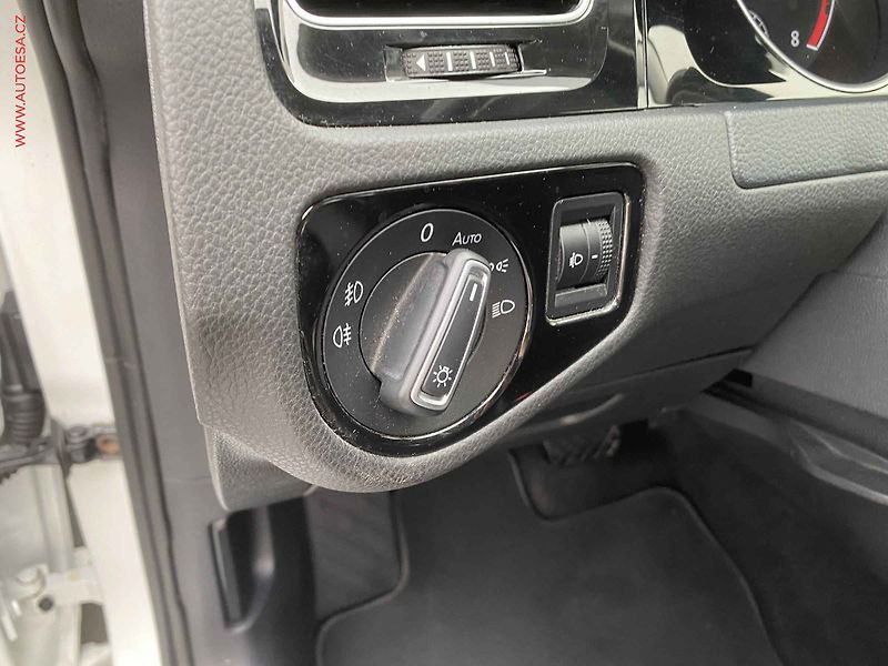 Volkswagen Golf (2014) 1.4 TGi, ČR, Highline, DSG - fotka 15 z 16