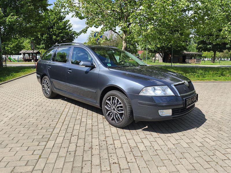 Škoda Octavia 2.0 FSI kombi Elegance LPG - fotka 14 z 29