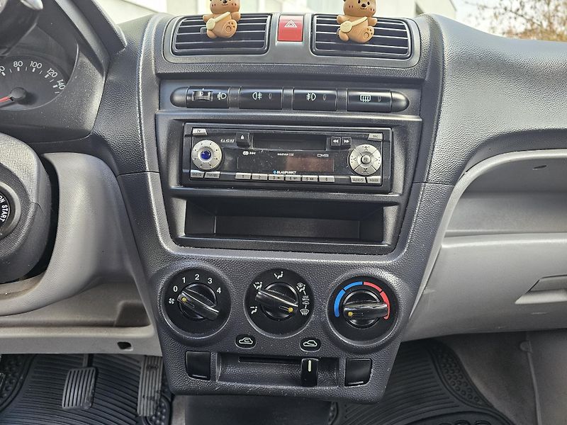 Kia Picanto (2007) 1.0i - fotka 11 z 18
