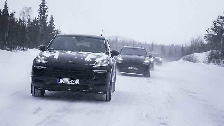Testování prototypů nového Porsche Cayenne.