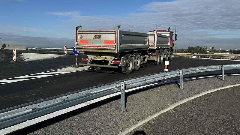 Mezi Olomoucí a Přerovem se jezdí přes novou křižovatku. Stavba dálnice D55 pokročila, 1. října 2024