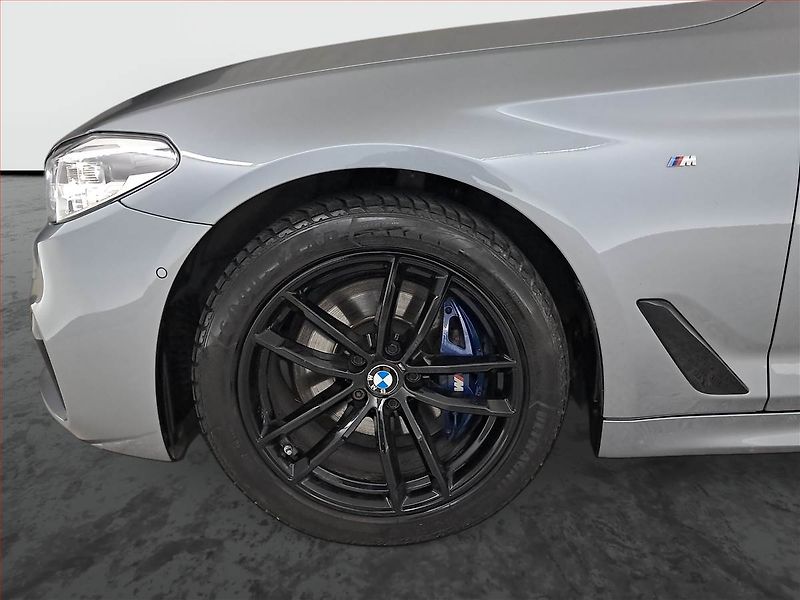 BMW Řada 5 (2020) M Sport 530d xDrive - fotka 15 z 25