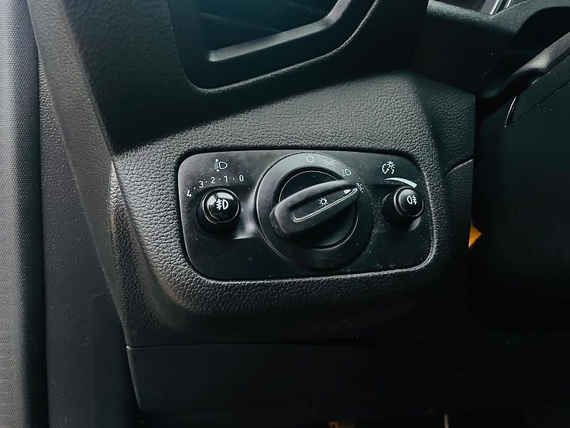Ford Kuga 2.0TDCi 4x4 MAN TAŽNÉ SERVISKA - fotka 42 z 47