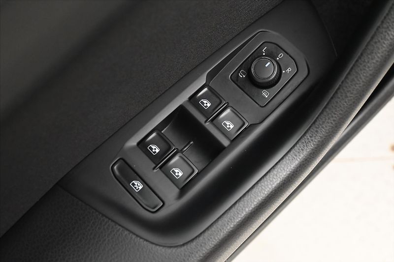 Volkswagen Passat 1,5 TSI 110 kW DSG Business Zá - fotka 26 z 31