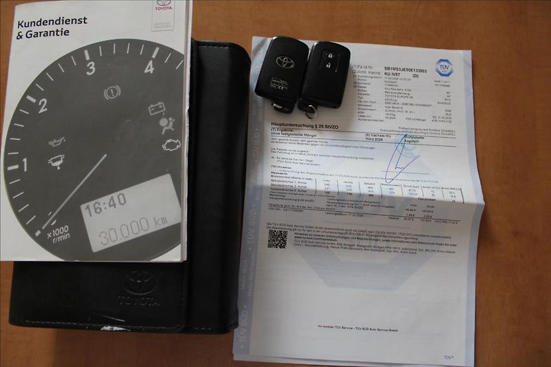 Toyota Auris 1,8 HYBRID KAMERA, SERVISKA - fotka 30 z 34