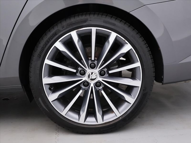 Škoda Superb 2,0 TDI 147kW 4x4 L&K - fotka 35 z 42